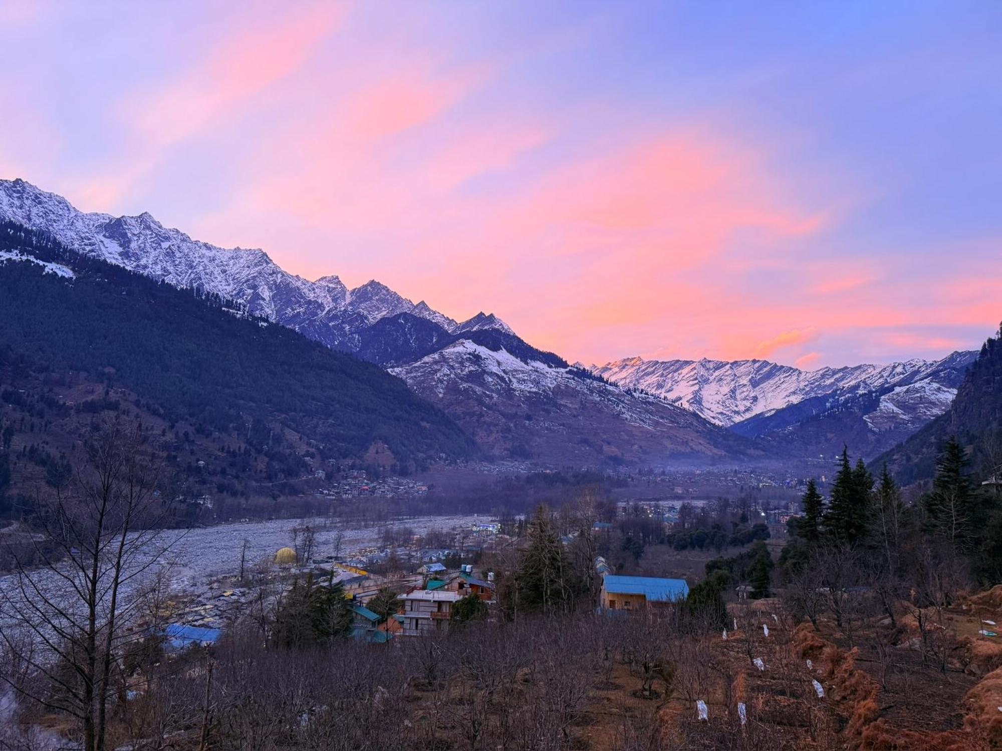 God'S Land Panzió Manāli Kültér fotó